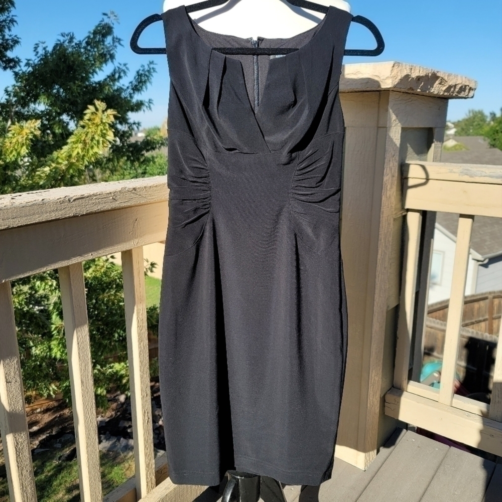 ADRIANNA PAPELL BLACK SLEEVELESS DRESS, W RUCHING DETAIL, SZ 2P